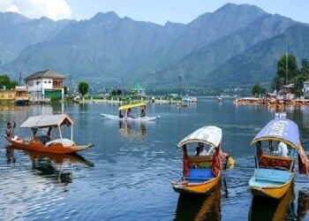 ஜம்மு- காஷ்மீருக்கு சுற்றுலாவினர் படையெடுப்பு